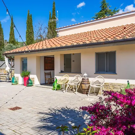 Fattoria Podere Peciano Farm stay