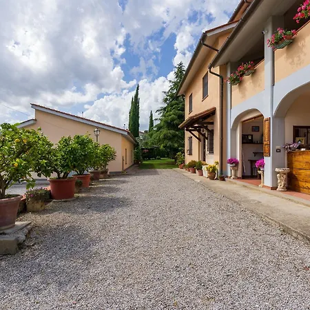 Fattoria Podere Peciano Farm stay *